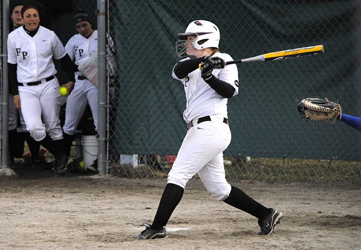 Softball Falls Behind Early in 9-1 Loss to Stonehill