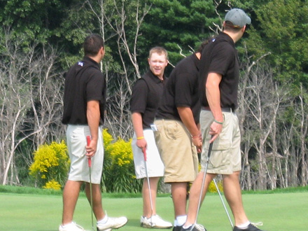 Golf Sits in Seventh Place After First Day of AIC Invitational; William Powers T-4th