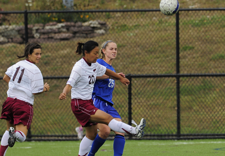 Women's Soccer Gives Up Early Goal in Falling 1-0 at Stonehill